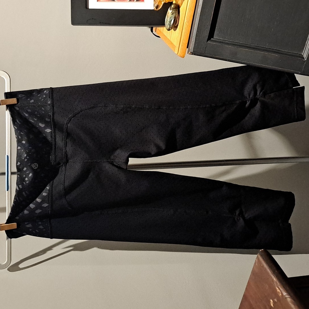 Lululemon Athletica cropped capri workout pants Black Size 8